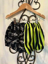 Load image into Gallery viewer, Spooky Bones 🦴 5/6T