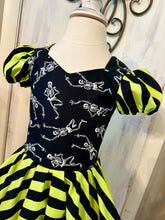 Load image into Gallery viewer, Spooky Bones 🦴 5/6T