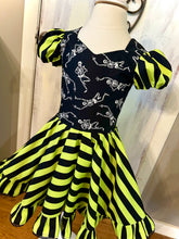 Load image into Gallery viewer, Spooky Bones 🦴 5/6T
